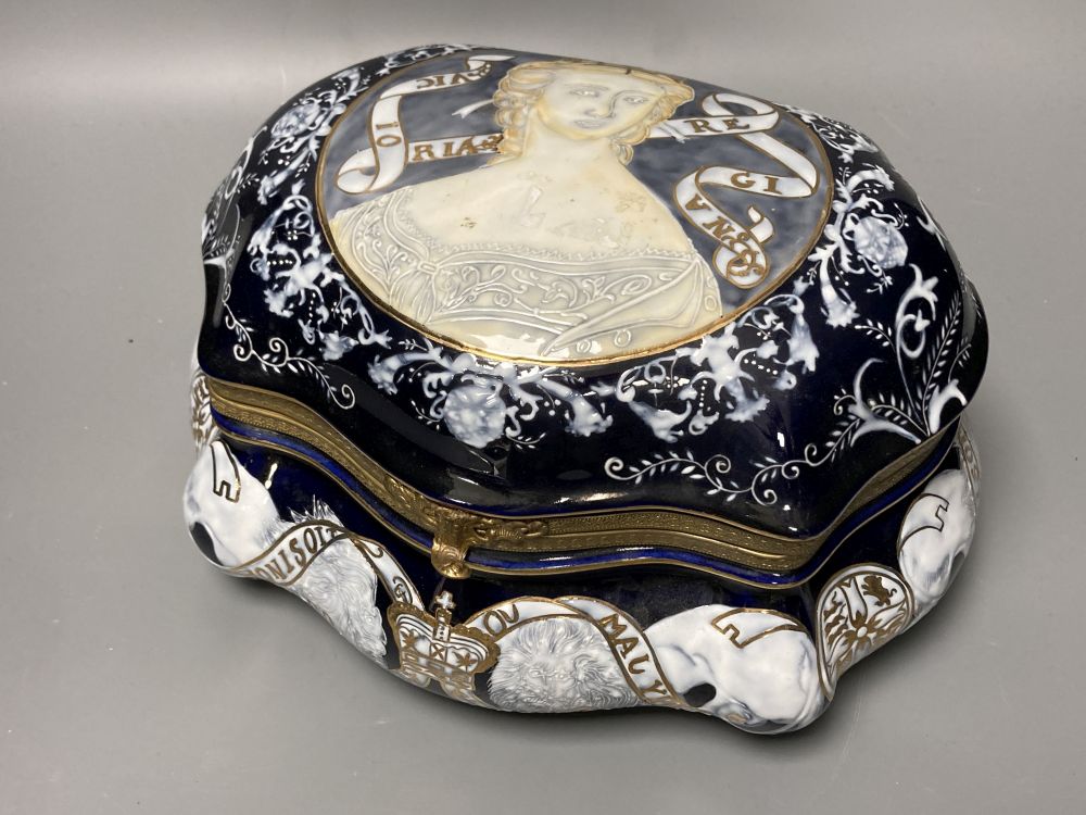 A Sevres style casket, height 15cm